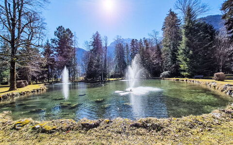 Grubhof: Wasser, Wasservorräte, Brunnen, Wasserlauf, Water Feature, Garten, Reflexion, Teich, Lärche, Park