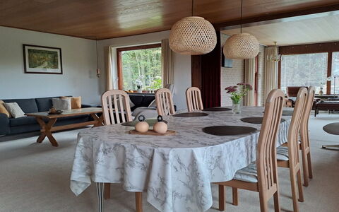 Wildemor - 30Km from the Sea: Möbel, Interior Design, Holz, Flooring, Stuhl, Tabelle, Fussboden, Küche & Esszimmer Tisch, Esszimmer, Decke