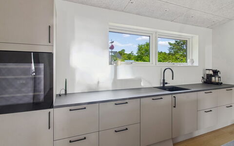 Biergh - 30Km from the Sea: Flooring, Küche, Countertop, Interior Design, Cabinetry, Fussboden, Armatur, Küchengerät, Sinken, Spüle