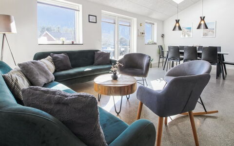 Biergh - 30Km from the Sea: Möbel, Interior Design, Holz, Couch, Decke, Flooring, Zuhause, Wohnzimmer, Zimmer, Fussboden