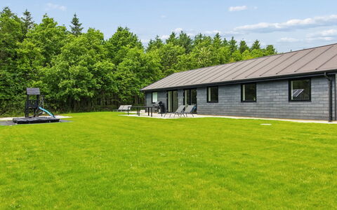 Biergh - 30Km from the Sea: Gras, Dach, Einfach, Wiese, Grundstueck, Rasen, Ground, Garten, Hütte, Wiese