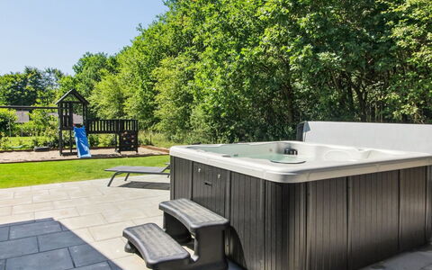 Biergh - 30Km from the Sea: Armatur, Badewanne, Garten, Schwimmbad, Jacuzzi, Garten, Zimmerpflanze, Landscaping, Hinterhof