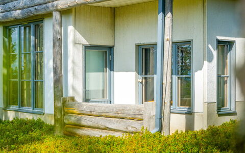 Rukatunturintie 8 G2: Strauch, Zuhause, Hütte, Garten, Estate, Schiebefenster, Schatten, Garten, Landscaping, Abstellgleis