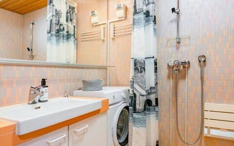 Rukatunturintie 8 G2: Armatur, Interior Design, Flooring, Fussboden, Sinken, Badezimmer, Zapfhahn, Installation, Bad Sink, Decke
