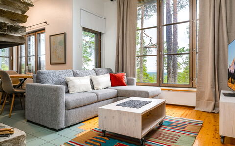Rukatunturintie 8 G2: Möbel, Interior Design, Flooring, Couch, Fussboden, Holz, Wohnzimmer, Zimmer, Holzboden, Tabelle
