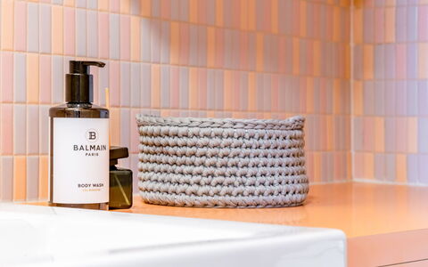 Rukatunturintie 8 G2: Orange, Badezimmer, Fliese, Armatur, Zapfhahn