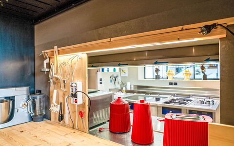 Idea 18: Interior Design, Decke, Flooring, Beleuchtung, Möbel, Küche, Fussboden, Countertop, Light Fixture, Zimmer