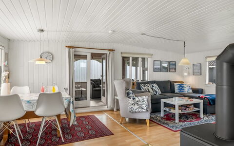 Thorsmod - 1.8Km from the Sea: Möbel, Interior Design, Holz, Decke, Flooring, Couch, Wohnzimmer, Fussboden, Zimmer, Tabelle