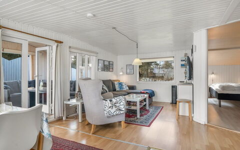 Thorsmod - 1.8Km from the Sea: Holz, Flooring, Interior Design, Fussboden, Zuhause, Decke, Möbel, Wohnzimmer, Tür, Wohnung