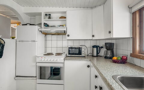 Thorsmod - 1.8Km from the Sea: Küche, Küchengerät, Major Appliance, Countertop, Flooring, Interior Design, Decke, Fussboden, Cabinetry, Sinken