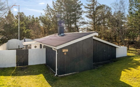 Thorsmod - 1.8Km from the Sea: Möbel, Holz, Interior Design, Flooring, Fussboden, Stuhl, Zimmer, Decke, Wohnzimmer, Wohnung