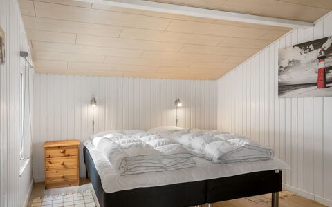 Thorsmod - 1.8Km from the Sea: Möbel, Holz, Interior Design, Flooring, Fussboden, Stuhl, Zimmer, Decke, Wohnzimmer, Wohnung