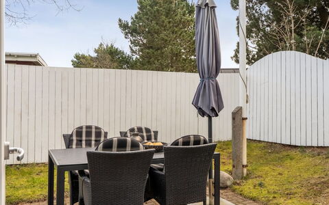 Thorsmod - 1.8Km from the Sea: Möbel, Holz, Interior Design, Flooring, Fussboden, Stuhl, Zimmer, Decke, Wohnzimmer, Wohnung
