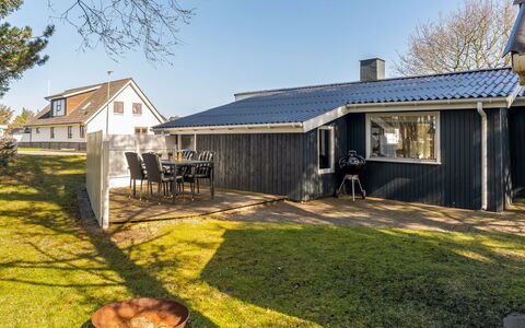 Thorsmod - 1.8Km from the Sea: Möbel, Holz, Interior Design, Flooring, Fussboden, Stuhl, Zimmer, Decke, Wohnzimmer, Wohnung