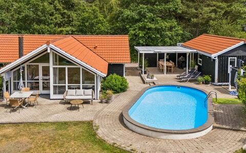 Saija - 2.1Km from the Sea: Hütte, Gartenmöbel, Estate, Schatten, Schwimmbad, Garten, Bauernhaus, Hinterhof, Resort, Gartenbauten