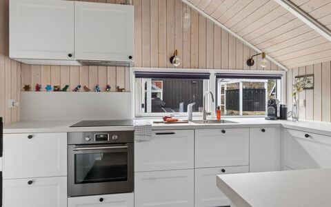 Saija - 2.1Km from the Sea: Küche, Holz, Countertop, Interior Design, Cabinetry, Küchengerät, Flooring, Decke, Major Appliance, Zuhause