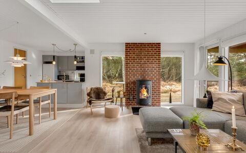 Leonor - 1.8Km from the Sea: Flooring, Wand, Interior Design, Holz, Fussboden, Möbel, Decke, Holzboden, Wohnzimmer, Zuhause