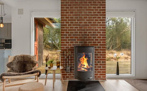 Leonor - 1.8Km from the Sea: Feuerstelle, Holzofen, Kamin, Kamin, Hitze, Backstein, Wohnzimmer, Natürliches Material