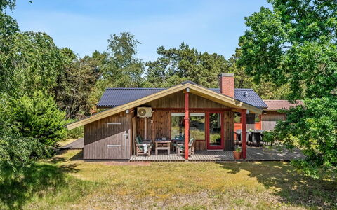 Leonor - 1.8Km from the Sea: Zuhause, Dach, Haus, Tür, Hütte, Schatten, Garten, Ground, Veranda, Garten