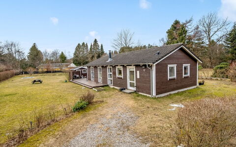 Vilhelm - 7.5Km from the Sea: Gebäude, Fenster, Haus, Zuhause, Dach, Hütte, Wohngebiet, Ländliches Gebiet, Menschliche Siedlung, Estate