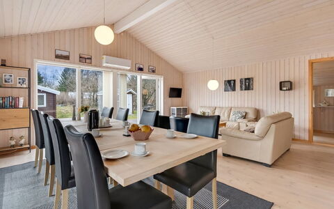 Vilhelm - 7.5Km from the Sea: Holz, Zuhause, Decke, Interior Design, Möbel, Holzboden, Küche & Esszimmer Tisch, Wohnzimmer, Hartholz, Hütte