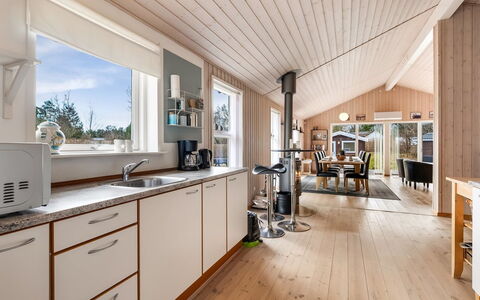 Vilhelm - 7.5Km from the Sea: Holz, Decke, Flooring, Interior Design, Holzboden, Fussboden, Küche, Zuhause, Countertop, Hartholz