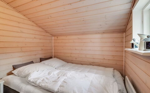 Vilhelm - 7.5Km from the Sea: Holz, Schlafzimmer, Fussboden, Decke, Zimmer, Hartholz, Holzbeize, Planke, Bedding, Bett