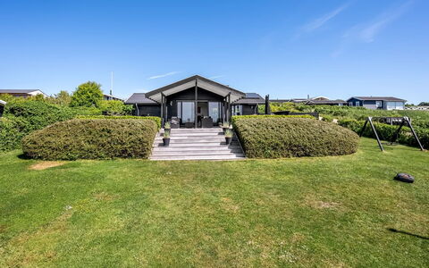 Gertina - 100M from the Sea: Himmel, Dach, Estate, Rasen, Schatten, Landscaping, Villa, Garten, Villa, Walkway