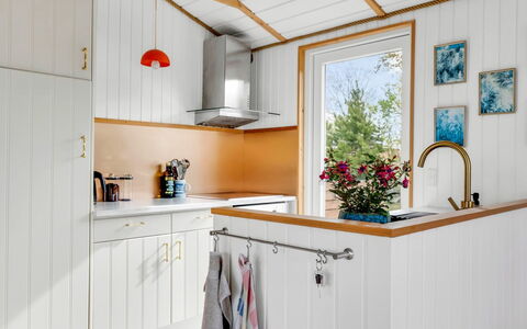 Ilda - 800M from the Sea: Küche, Holz, Interior Design, Flooring, Countertop, Küchengerät, Zuhause, Fussboden, Möbel, Zimmer