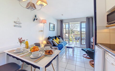 Le Saint Hilaire: Wohnung, Eigentumswohnung, Balkon, Stuhl, Zimmerpflanze, Hotel, Resort, Hof