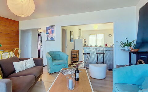 Ty Kérael: Wohngebiet, Zuhause, Haus, Tür, Wohnung, Vorort, Balkon, Hof, Garten, Auffahrt