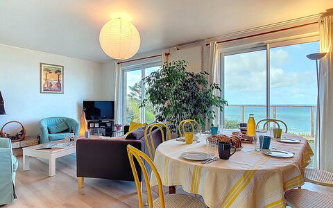 Ty Kérael: Wohngebiet, Zuhause, Haus, Tür, Wohnung, Vorort, Balkon, Hof, Garten, Auffahrt