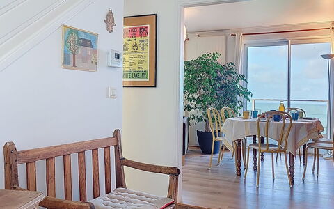 Ty Kérael: Wohngebiet, Zuhause, Haus, Tür, Wohnung, Vorort, Balkon, Hof, Garten, Auffahrt