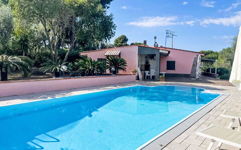 Villa Cecilia: Wohngebiet, Zuhause, Haus, Tür, Wohnung, Vorort, Balkon, Hof, Garten, Auffahrt