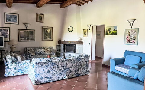 Villa Cecilia: Möbel, Wand, Flooring, Interior Design, Zimmer, Couch, Fussboden, Tabelle, Wohnzimmer, Zuhause