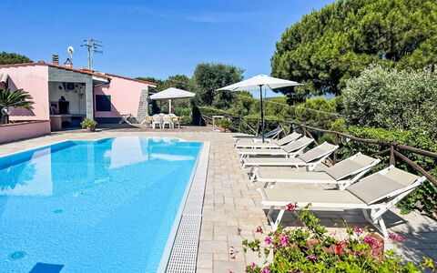 Villa Cecilia: Resort, Gartenmöbel, Hotel, Ferienort, Schwimmbad