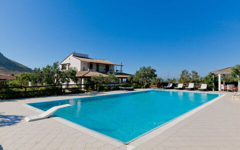 Villa Ophelia: Schwimmbad, Resort, Gartenmöbel, Freizeit, Eco Hotel, Thermae, Regenschirm, Stuhl, Estate, Hazienda