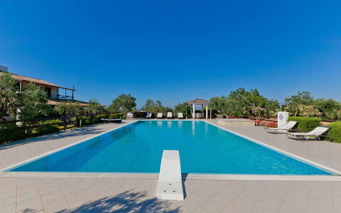 Villa Ophelia: Schwimmbad, Resort, Eco Hotel, Estate, Schatten, Gartenmöbel, Hotel, Hazienda, Ferienort, Villa