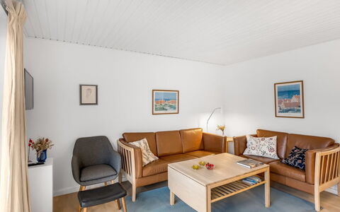 Heida - 1.5Km from the Sea: Möbel, Interior Design, Flooring, Couch, Fussboden, Holz, Decke, Wohnzimmer, Zimmer, Tabelle