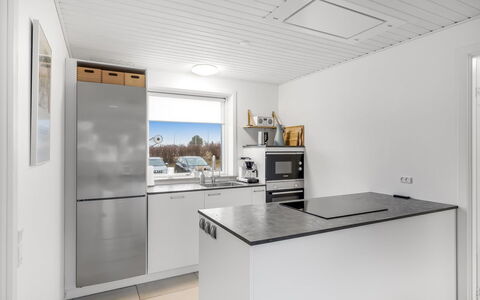 Heida - 1.5Km from the Sea: Küche, Holz, Flooring, Küchengerät, Fussboden, Decke, Countertop, Major Appliance, Interior Design, Cabinetry