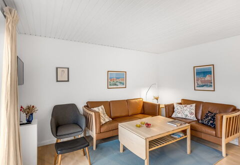 Heida - 1.5Km from the Sea: Möbel, Interior Design, Flooring, Couch, Fussboden, Holz, Decke, Wohnzimmer, Zimmer, Tabelle