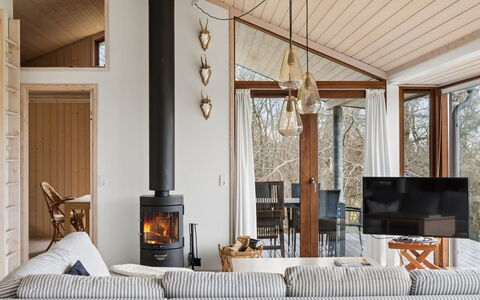 Heike - 650M from the Sea: Interior Design, Holz, Möbel, Flooring, Decke, Fussboden, Wohnzimmer, Zimmer, Beleuchtung, Zuhause