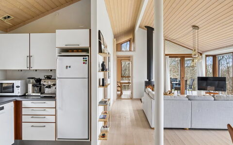 Heike - 650M from the Sea: Interior Design, Flooring, Holz, Decke, Fussboden, Möbel, Holzboden, Zuhause, Zimmer, Wohnzimmer
