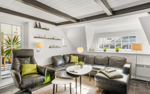Reika - 500M from the Sea: Möbel, Interior Design, Couch, Flooring, Wand, Decke, Wohnzimmer, Fussboden, Beleuchtung, Zuhause