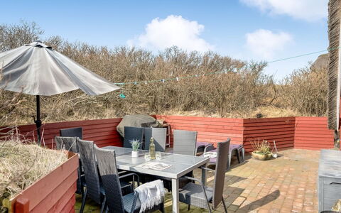 Reika - 500M from the Sea: Möbel, Gartenmöbel, Stuhl, Tisch Im Freien, Holzbeize, Schatten, Garten, Hartholz, Garten, Deck