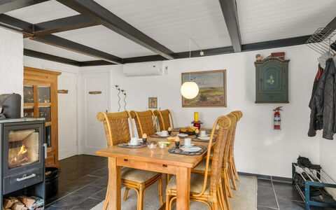 Reika - 500M from the Sea: Möbel, Holz, Interior Design, Flooring, Fussboden, Stuhl, Zimmer, Decke, Wohnzimmer, Wohnung