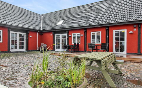Hinrich - 4.5Km from the Sea: Die Architektur, Dach, Zuhause, Verbundwerkstoff, Daylighting, Abstellgleis, Auffahrt