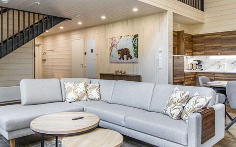 Villa Lumo: Holz, Flooring, Interior Design, Couch, Wohnzimmer, Möbel, Fussboden, Zuhause, Holzboden, Wohnung