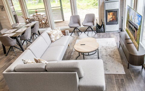 Villa Lumo: Zuhause, Möbel, Wohnzimmer, Couch, Wohnung, Holzboden, Stuhl, Kaffetisch
