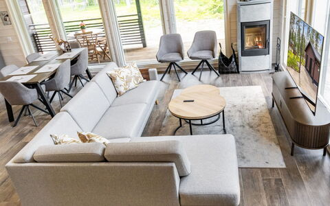 Villa Lumo: Möbel, Flooring, Wohnzimmer, Zuhause, Fussboden, Couch, Interior Design, Wohnung, Holzboden